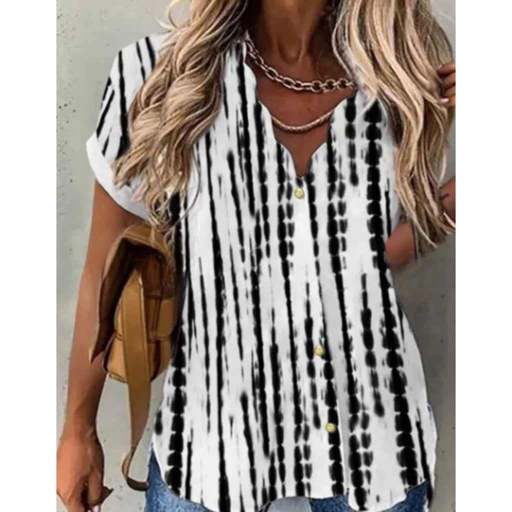 Floria | Romantic blouse with a floral print