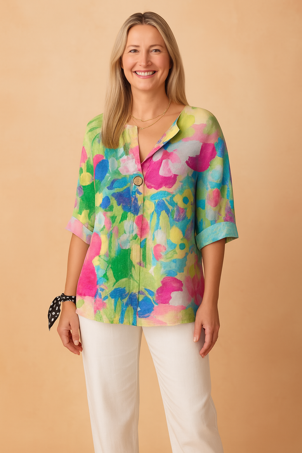 Aria | Lightweight blouse with a cutout neckline