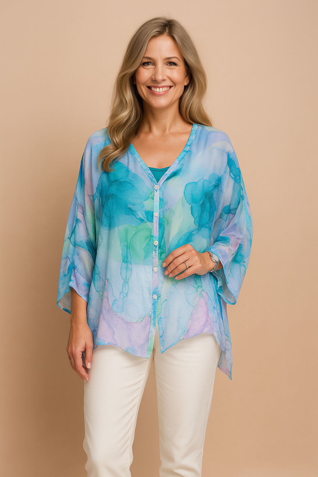 Aurora | Airy blouse with an artistic pattern