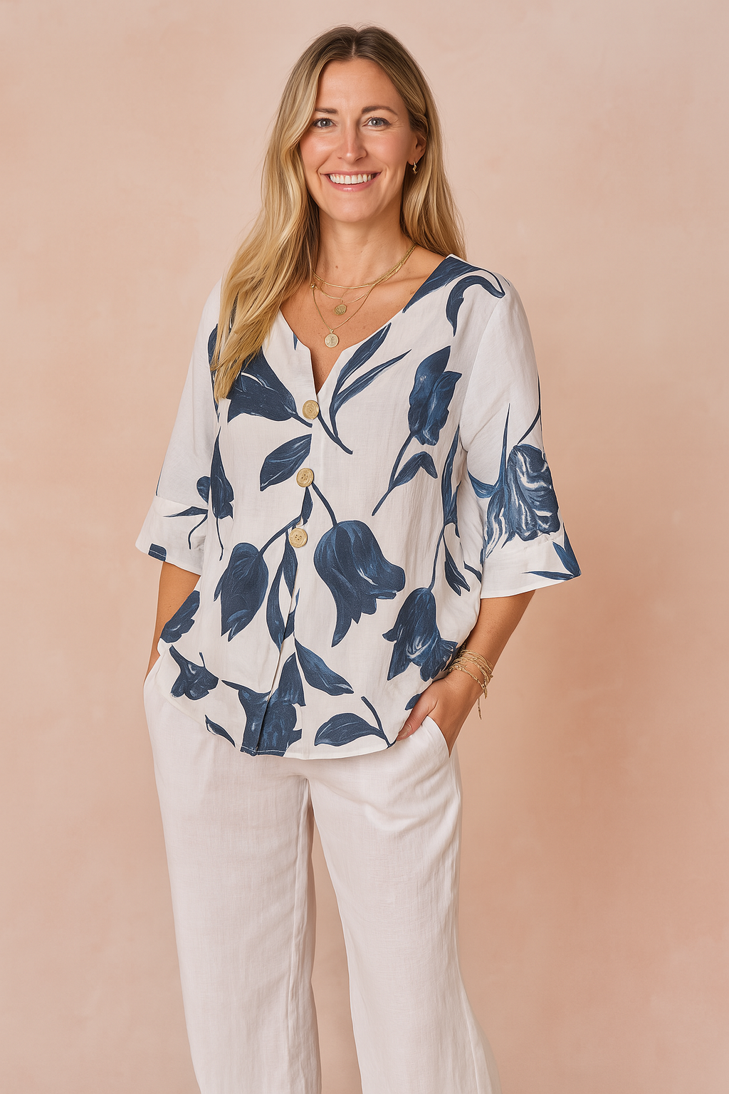 Dominika | Elegant blouse with a floral print and buttons