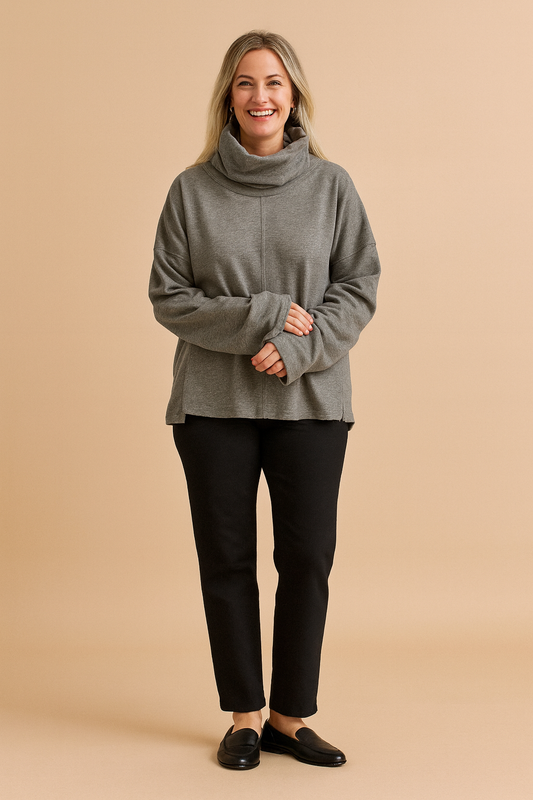 Ella | Oversized with a pronounced seam and a loose fit