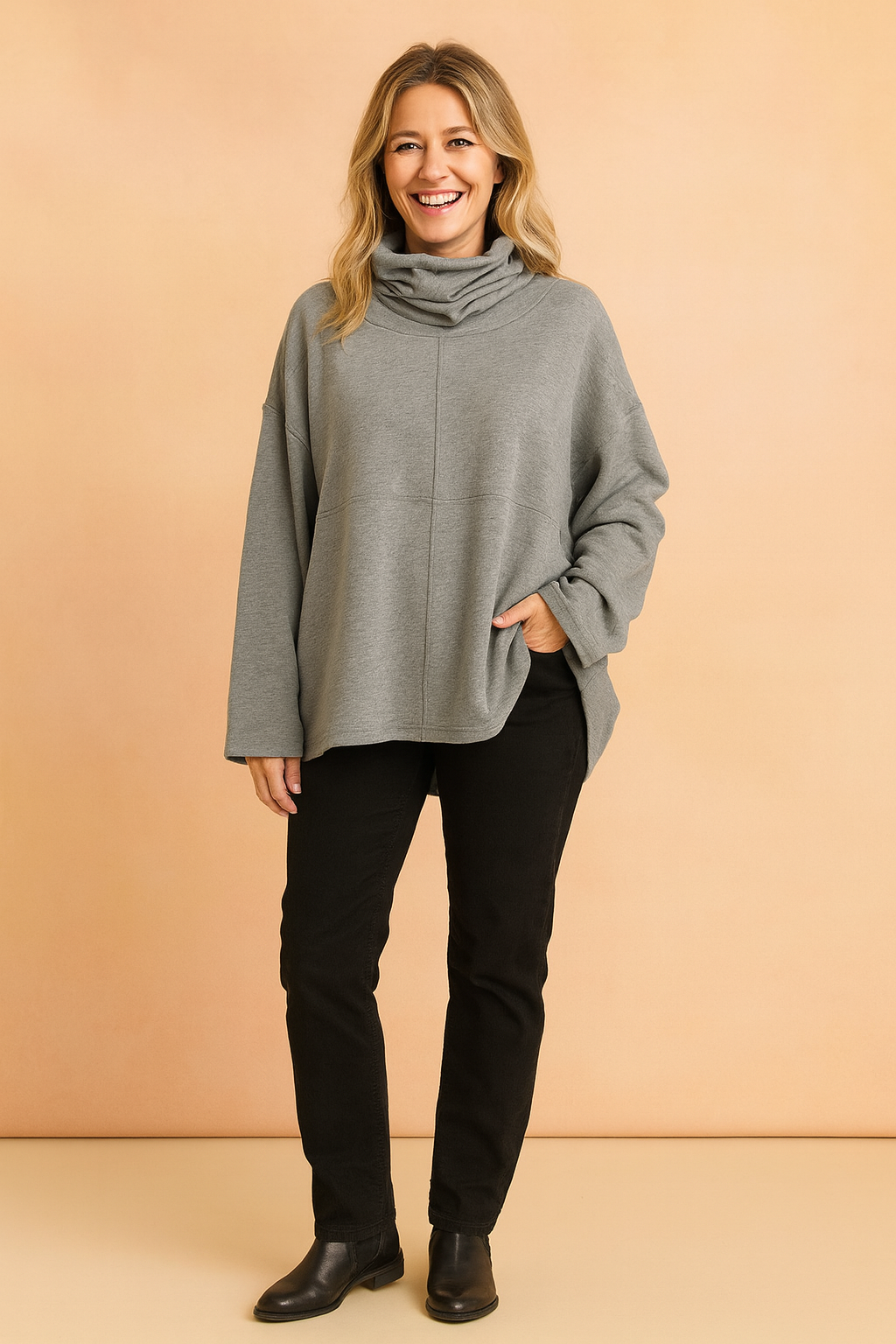 Ella | Oversized with a pronounced seam and a loose fit