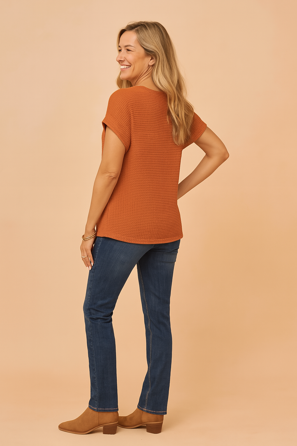 Halina | A casual blouse with a fashionable twist