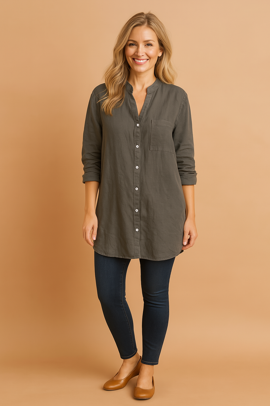 Nola | Classic blouse with a pocket and a stand-up collar