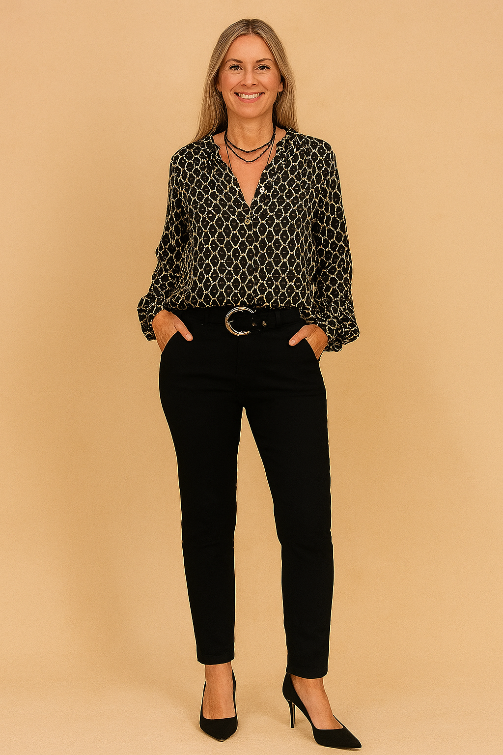 Verona | Stylish blouse with long sleeves and a scoop neckline