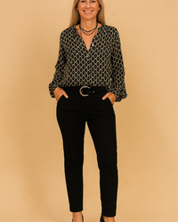 Verona | Stylish blouse with long sleeves and a scoop neckline