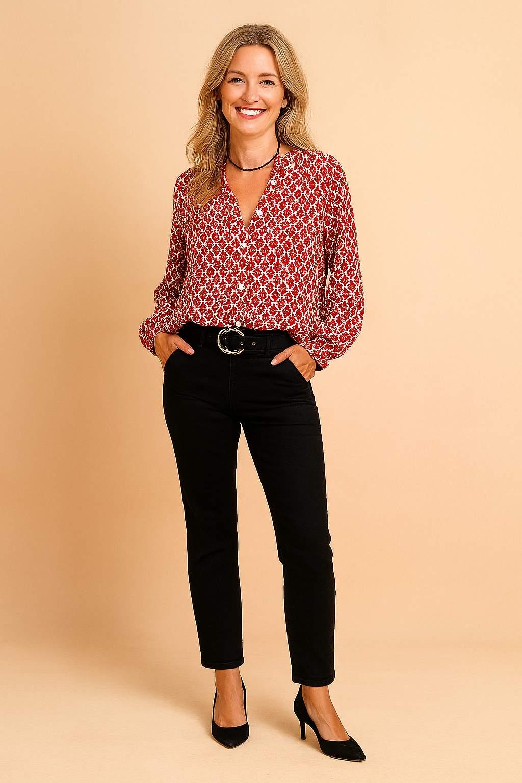 Verona | Stylish blouse with long sleeves and a scoop neckline